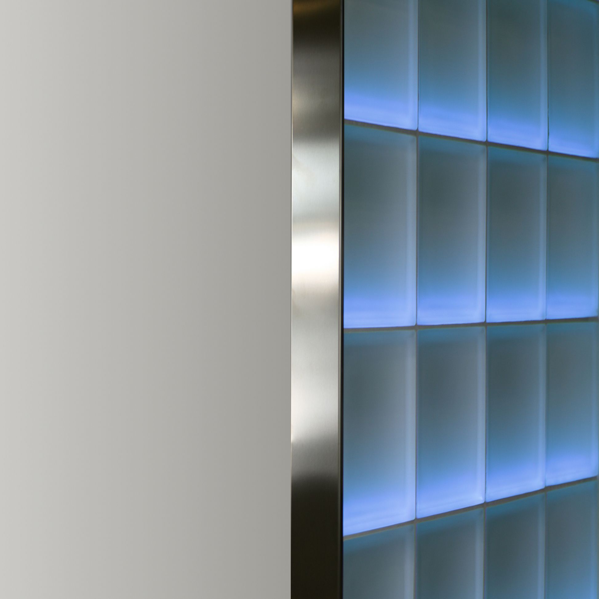 Glasbausteinabschlussprofil für 5 cm starke Glasbausteine – Edelstahl V2A Gebürstet 2,5 m Länge
